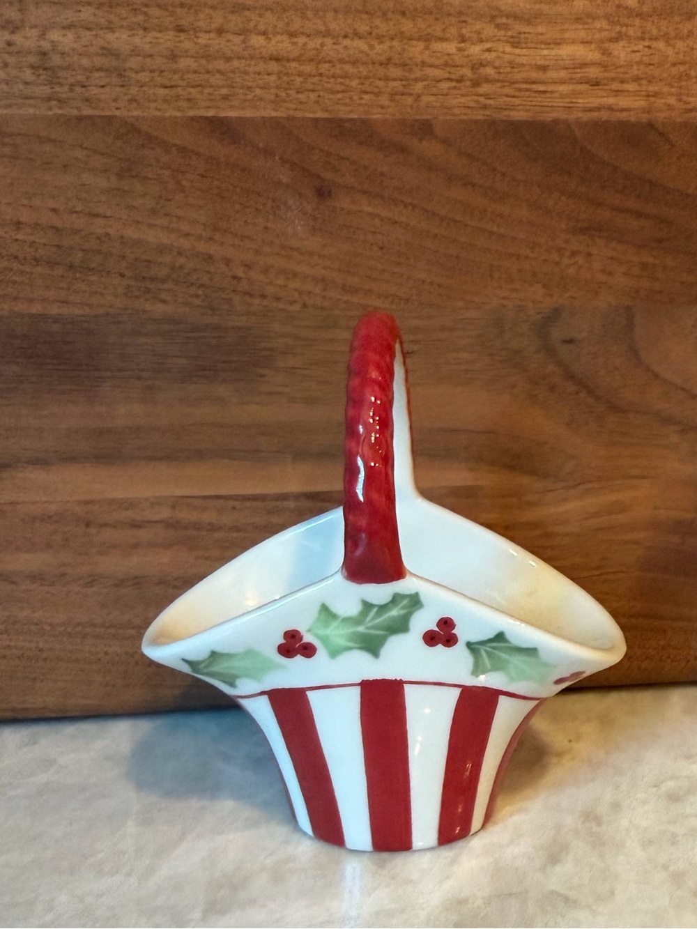 Charles Sadek imports mini Christmas ceramic basket